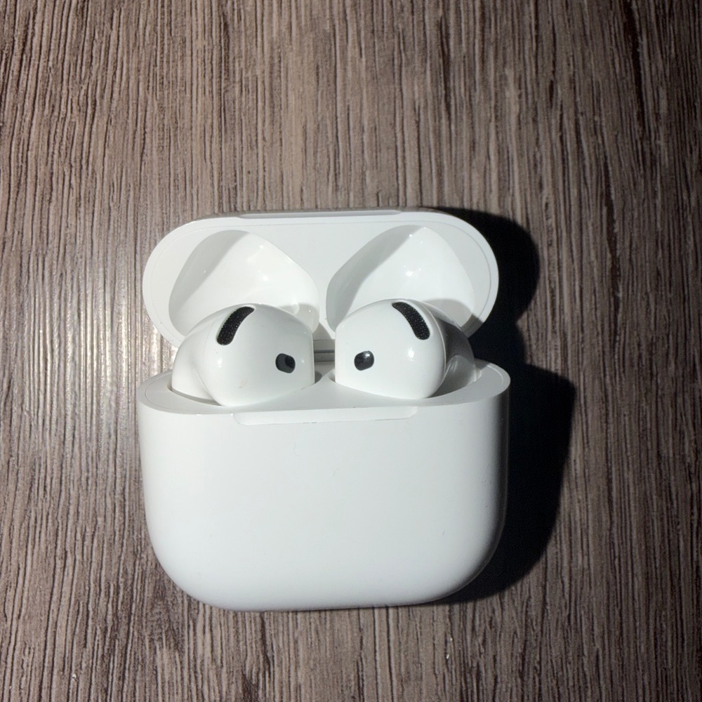 Apple AirPods 4